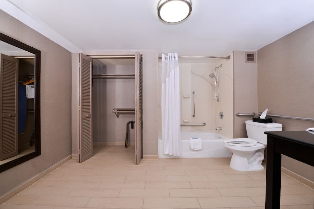 Holiday Inn Express Burlington by IHG gallery photo in Burlington, NC — image 69
