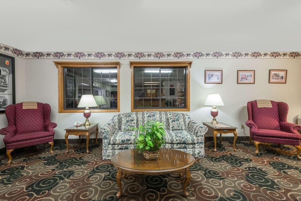 Super 8 by Wyndham Coshocton Roscoe Village gallery photo in Coshocton, OH — image 12