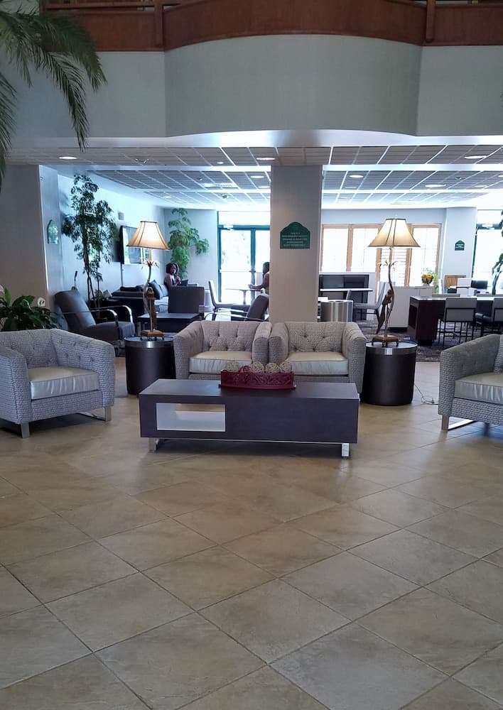 Wingate by Wyndham - Destin FL interior in Destin, FL — gallery photo 2