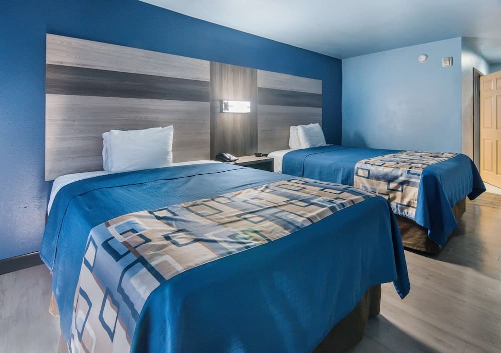 Rodeway Inn Carrollton I-35E gallery photo in Carrollton, TX — image 24