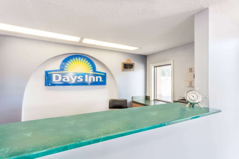 Days Inn by Wyndham Clinton property views in Clinton, MS — gallery photo 3