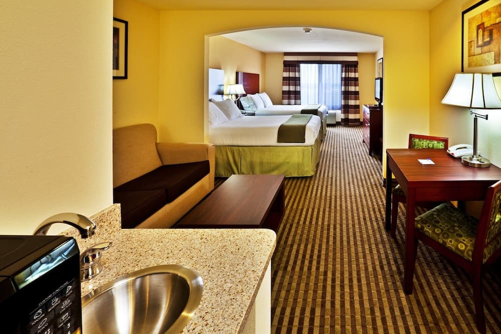 Holiday Inn Express & Suites Perry by IHG interior in Perry, OK — gallery photo 2
