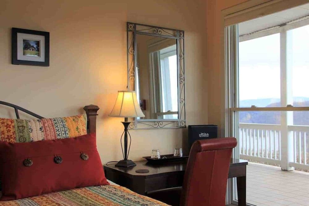 Inn at Riverbend interior in Pearisburg, VA — gallery photo 2