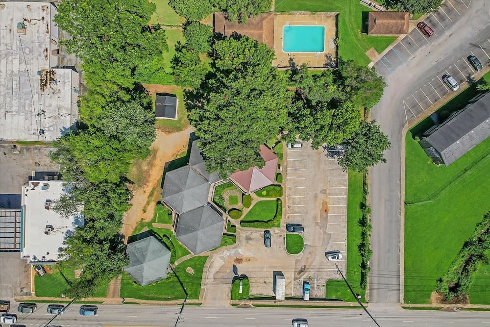 Huntsville Studio Modern Retreat Near Downtown property views in Huntsville, AL — gallery photo 3