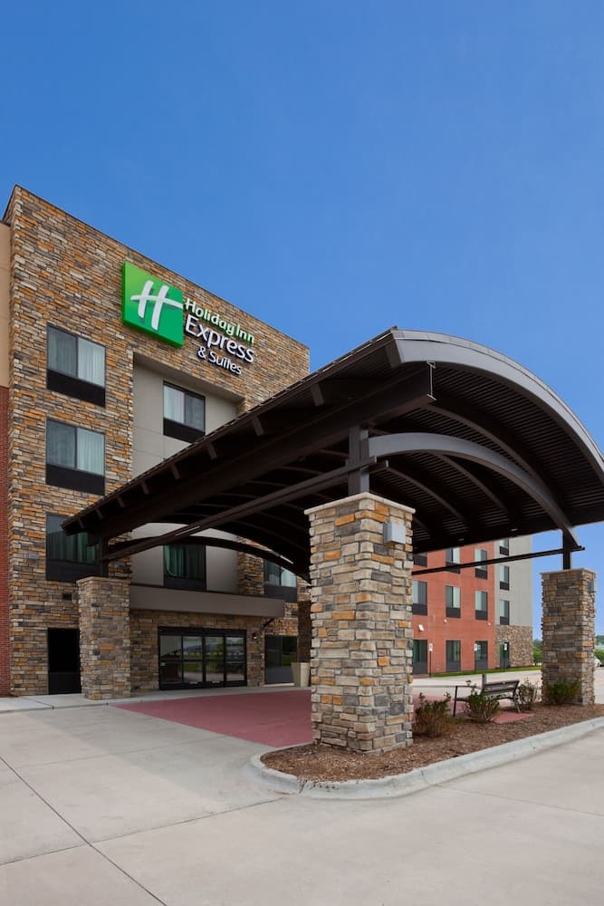 Holiday Inn Express & Suites Davenport by IHG gallery photo in Davenport, IA — image 27