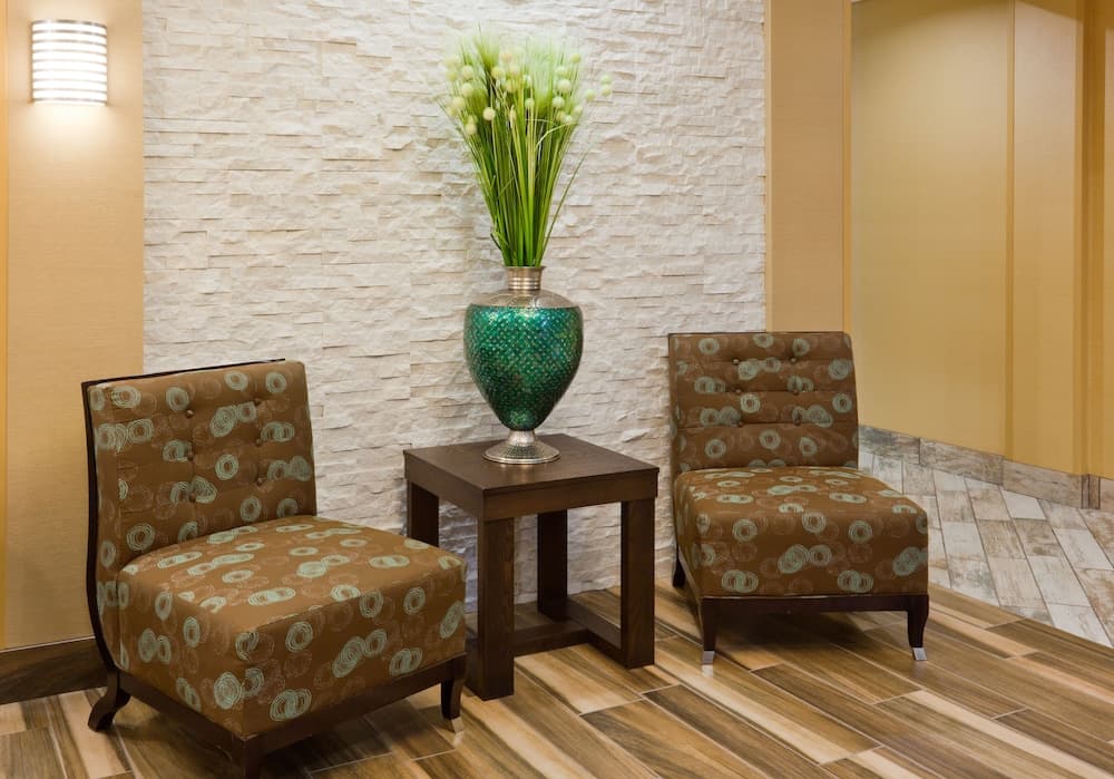 Holiday Inn Express & Suites Davenport by IHG gallery photo in Davenport, IA — image 26