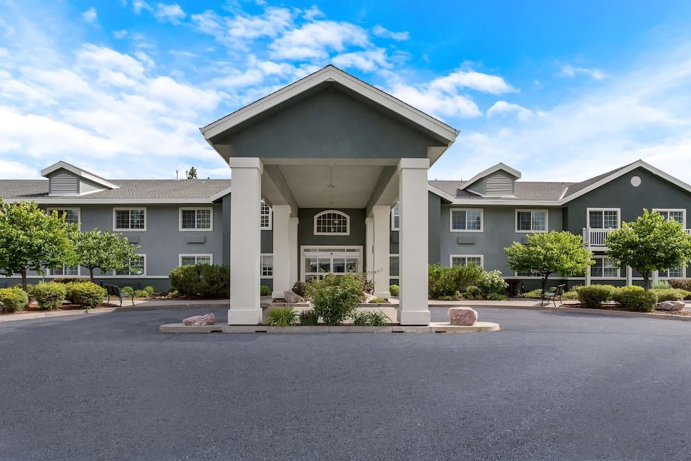 Best Western Rose Quartz Inn — hotel in Chester, California