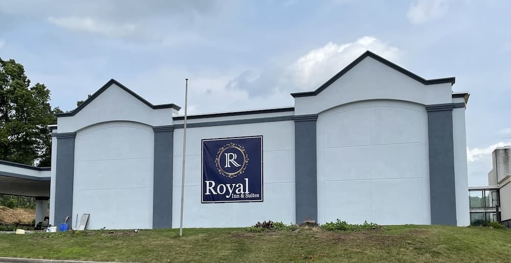 The Royal Inn & Suites — hotel in Akron, Ohio