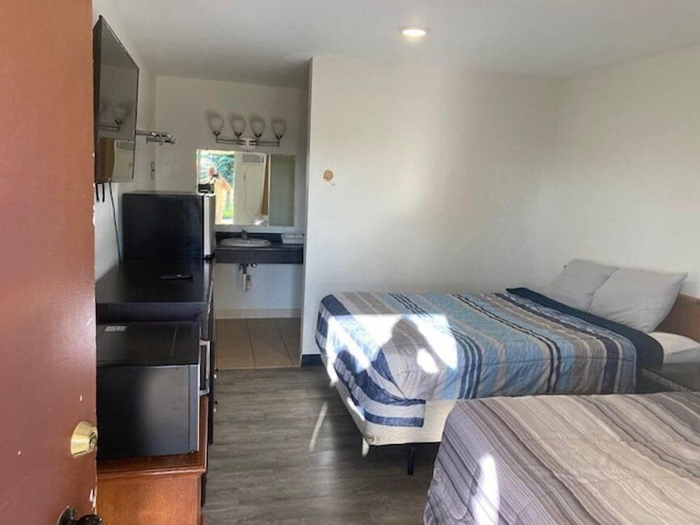 Arrowhead Inn interior in New Salem, ND — gallery photo 2
