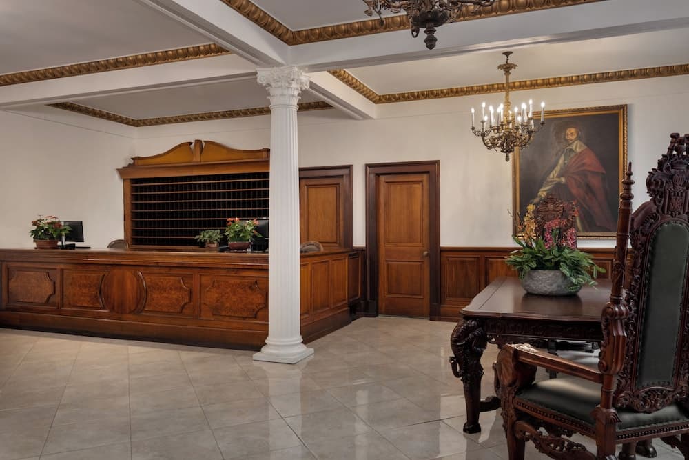 Le Richelieu Hotel interior in New Orleans, LA — gallery photo 2