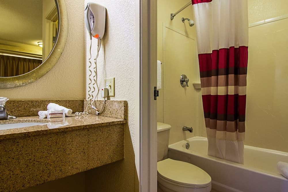 Red Oak Inn Detroit - Southfield interior in Southfield, MI — gallery photo 2