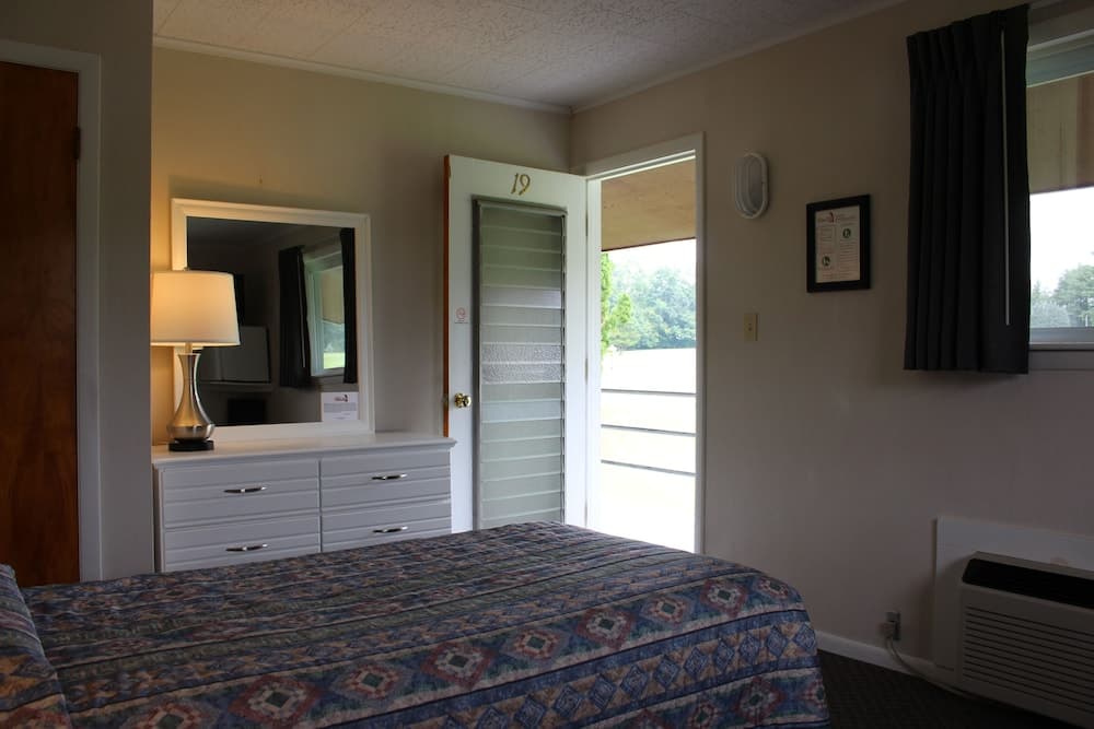 Sunny Hill Resort and Golf Course – All-Inclusive property views in Freehold — gallery photo 3