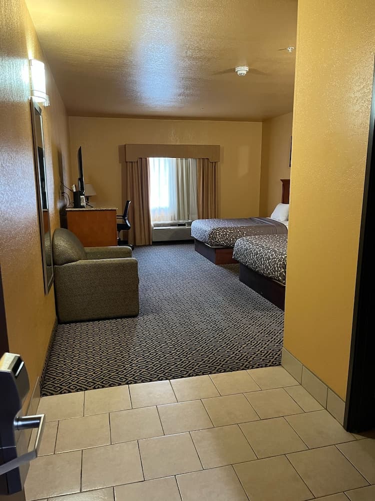 HiWay Inn Express interior in Hugo, OK — gallery photo 2