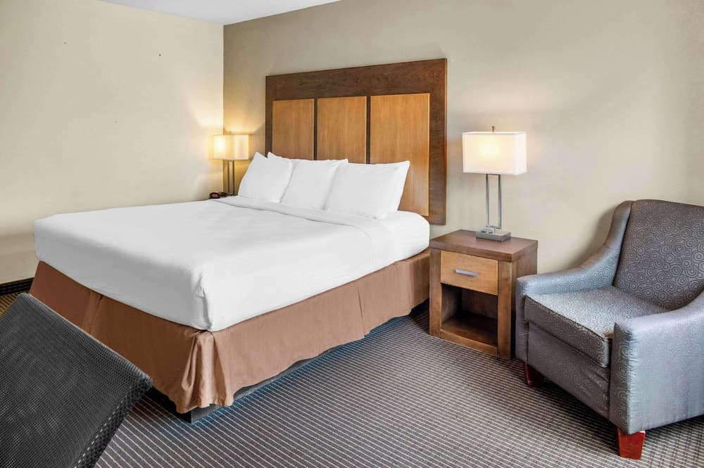 White Pines Inn & Suites gallery photo in Holland, MI — image 57