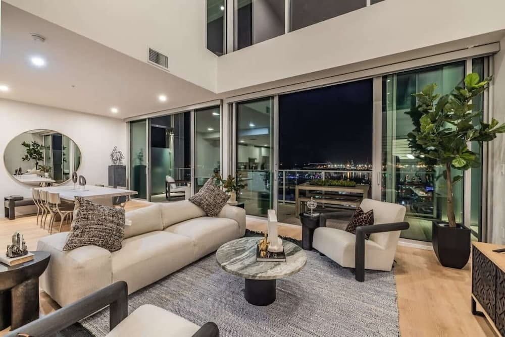 @ Marbella Lane - Luxurious 3BR Penthouse featured exterior or lobby in Long Beach, CA — similar hotel