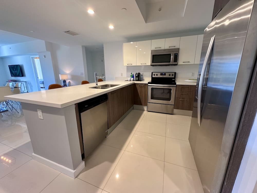Bay Breeze Premium Apartments By Eskape Collection property views in Bay Harbor Islands, FL — gallery photo 3