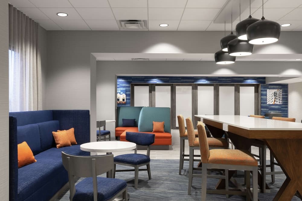 Hampton Inn O'Fallon interior in O'Fallon, IL — gallery photo 2