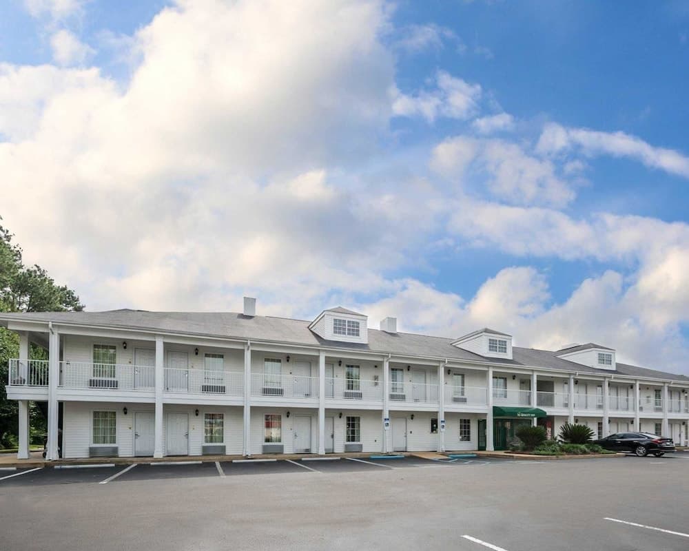 Quality Inn Bainbridge featured exterior or lobby in Bainbridge, GA — similar hotel
