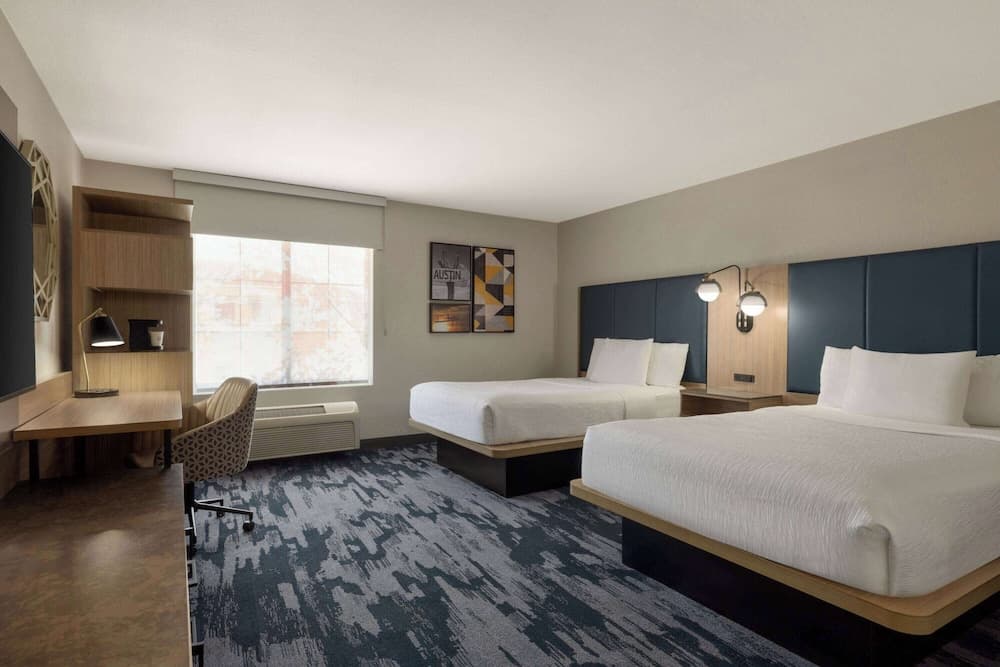 La Quinta Inn & Suites by Wyndham Austin Southwest property views in Austin, TX — gallery photo 3