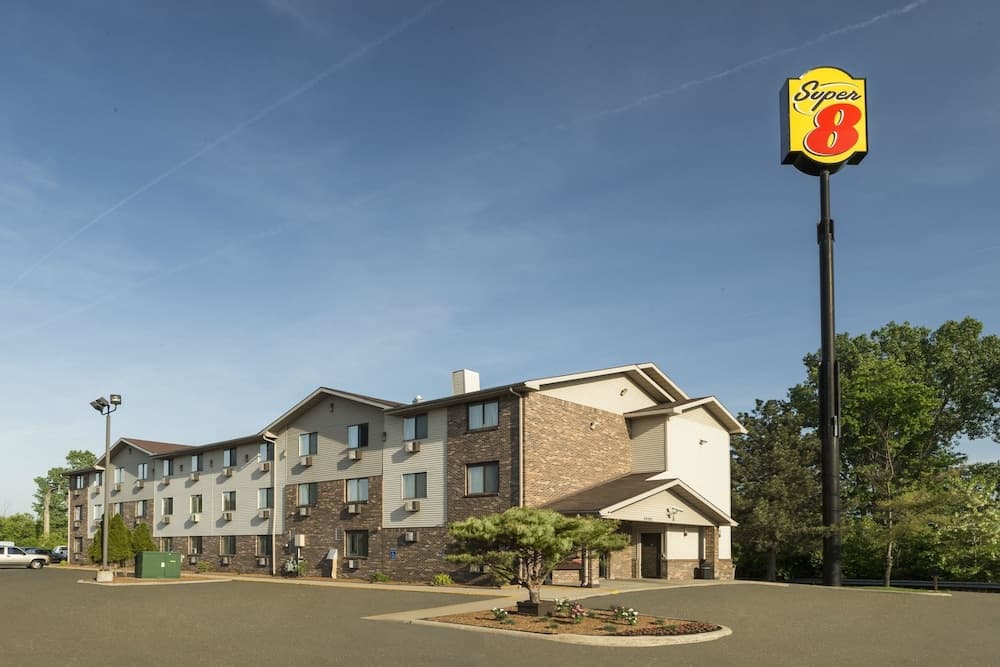 Super 8 by Wyndham Taylor/Detroit Area — hotel in Taylor, Michigan