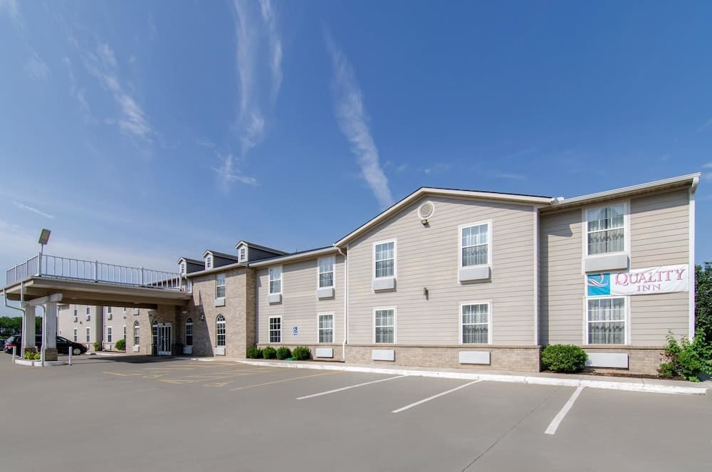 Quality Inn Kearney - Liberty featured exterior or lobby in Kearney, MO — similar hotel