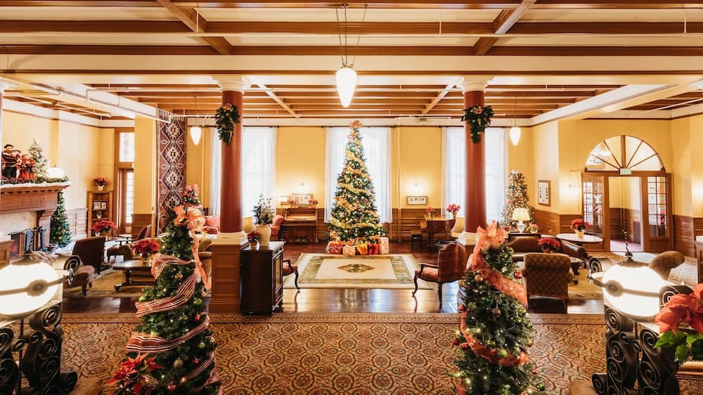 Hotel Colorado interior in Glenwood Springs, CO — gallery photo 2