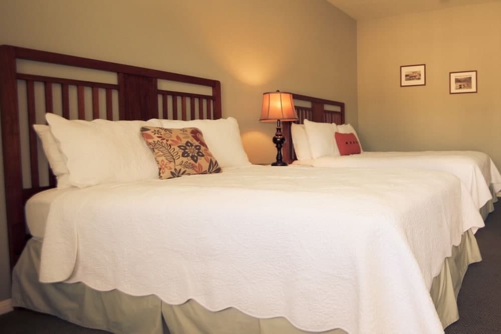 Julian Lodge interior in Julian, CA — gallery photo 2