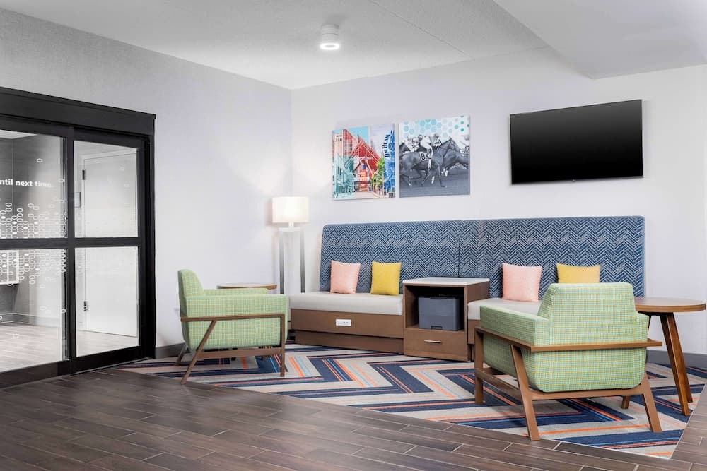 Hampton Inn Louisville-Airport interior in Louisville, KY — gallery photo 2
