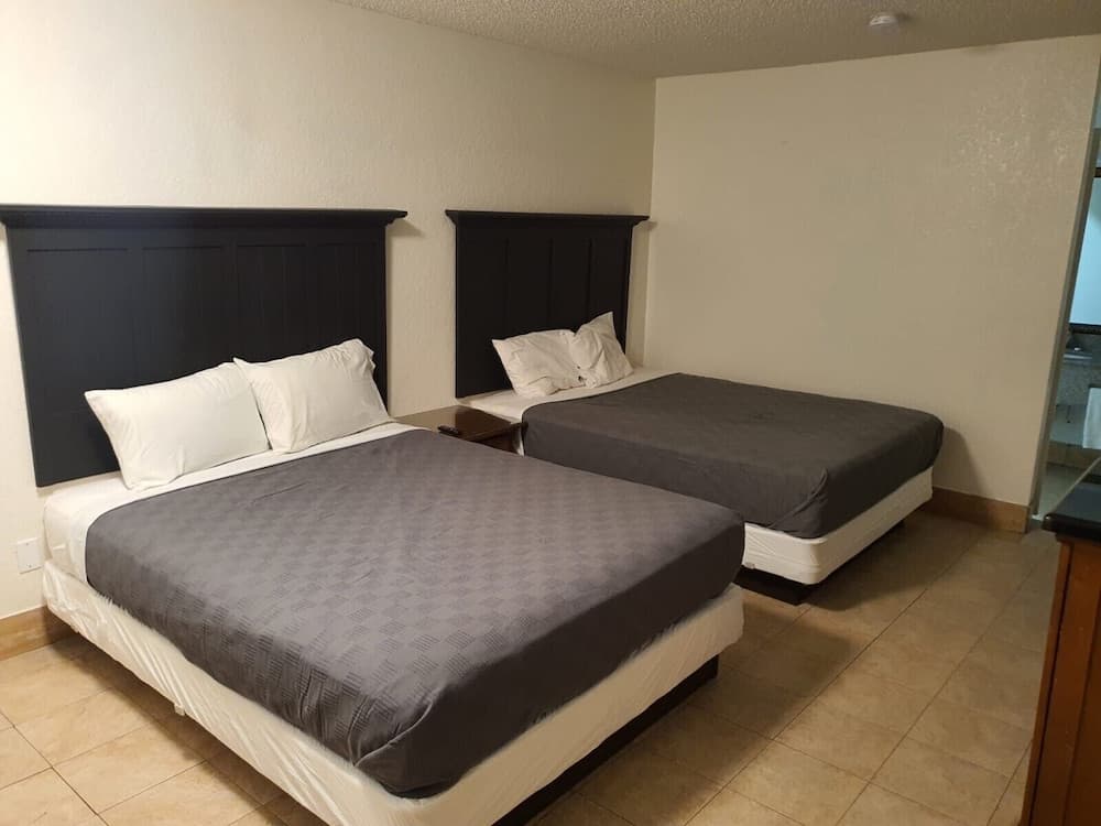 Ocotillo Apartments & Hotel property views in Phoenix, AZ — gallery photo 3