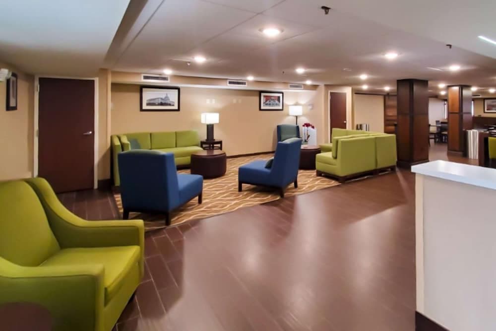 Comfort Inn Oxon Hill - National Harbor interior in Oxon Hill, MD — gallery photo 2