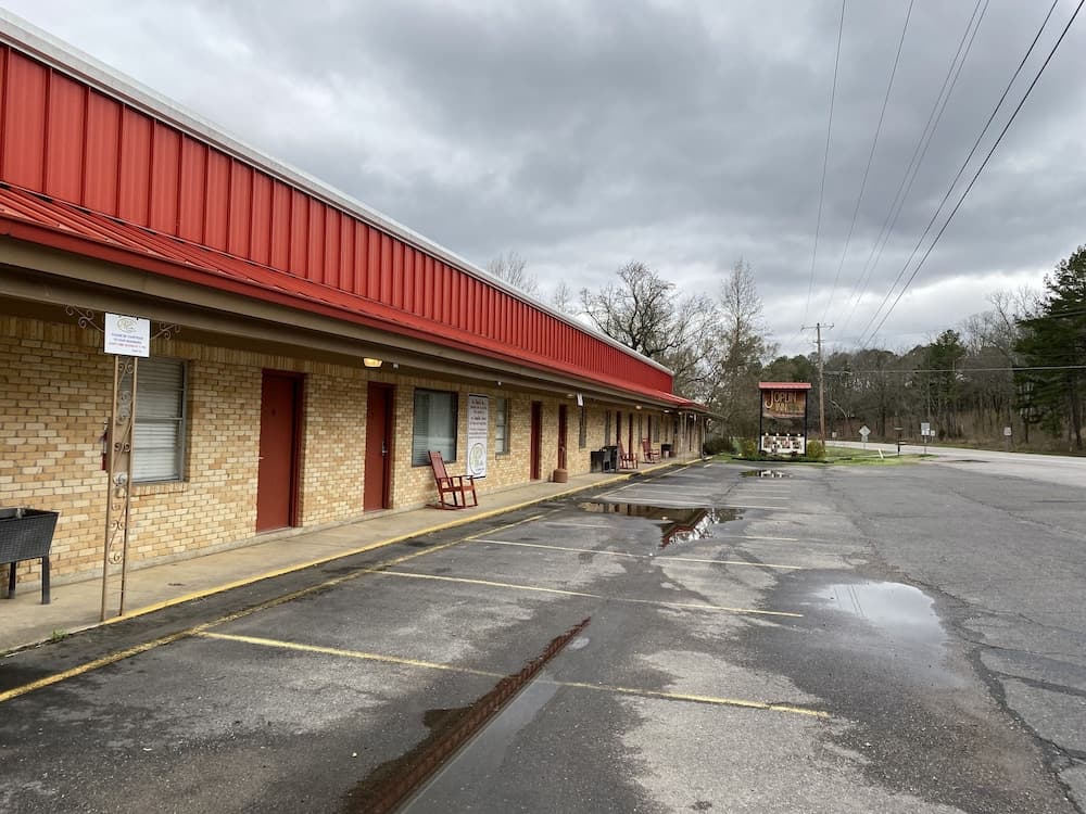 Queen Guest Room located at the Joplin Inn at the entrance to Mountain Harbor, just 2 1/2 miles from Lake Ouachita. by RedAwning interior in Mount Ida, AR — gallery photo 2