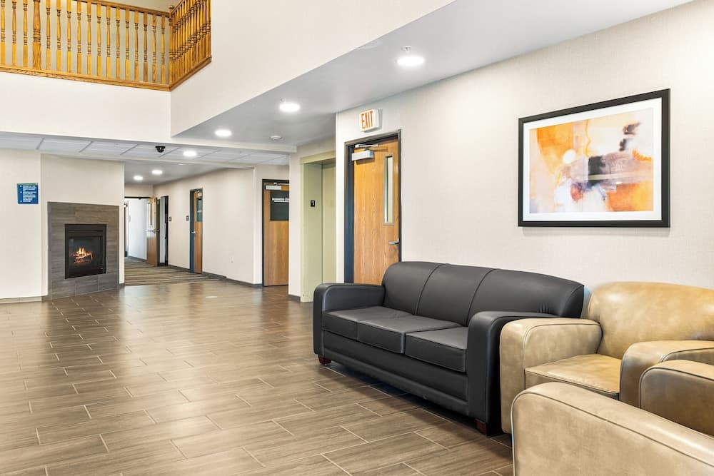 Boarders Inn & Suites by Cobblestone Hotels - Shawano interior in Shawano, WI — gallery photo 2