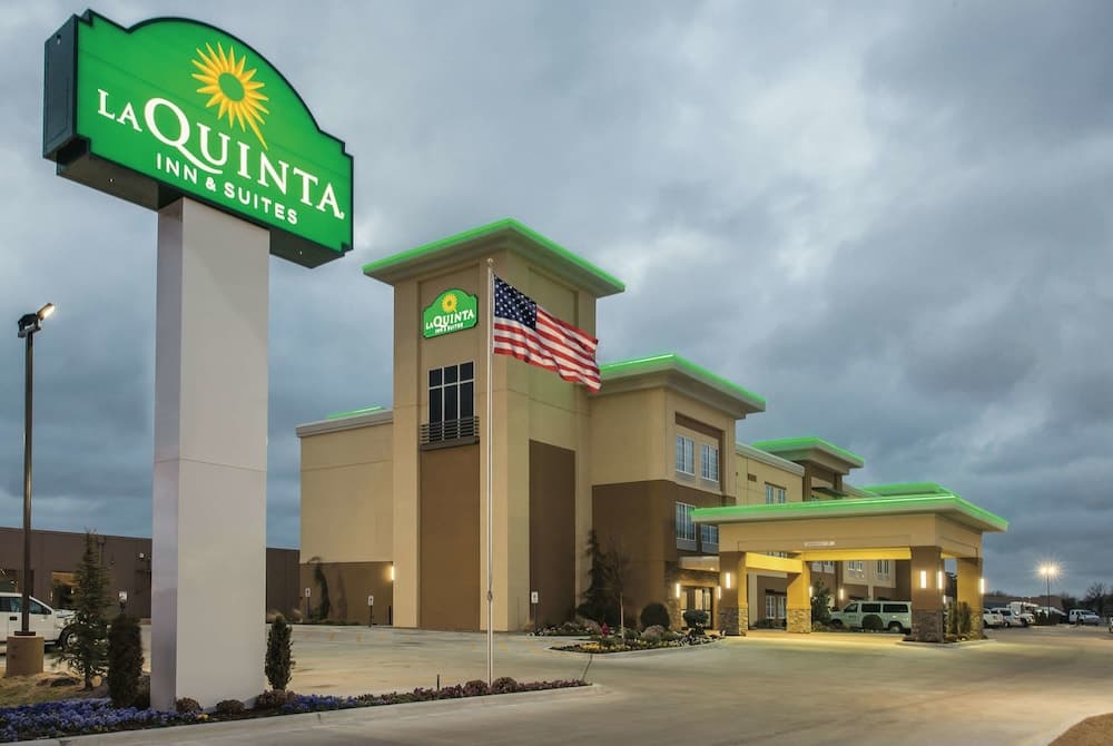 La Quinta Inn & Suites by Wyndham Enid featured exterior or lobby in Enid, OK — similar hotel