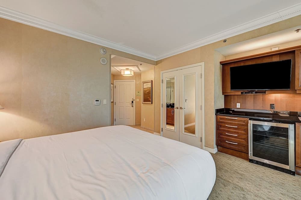 Sierra Sol Studio at Signature Hotel interior in Las Vegas, NV — gallery photo 2