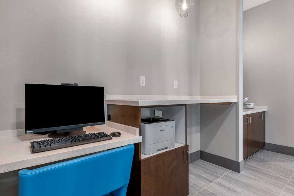 Comfort Suites Gainesville near University gallery photo in Gainesville, FL — image 33