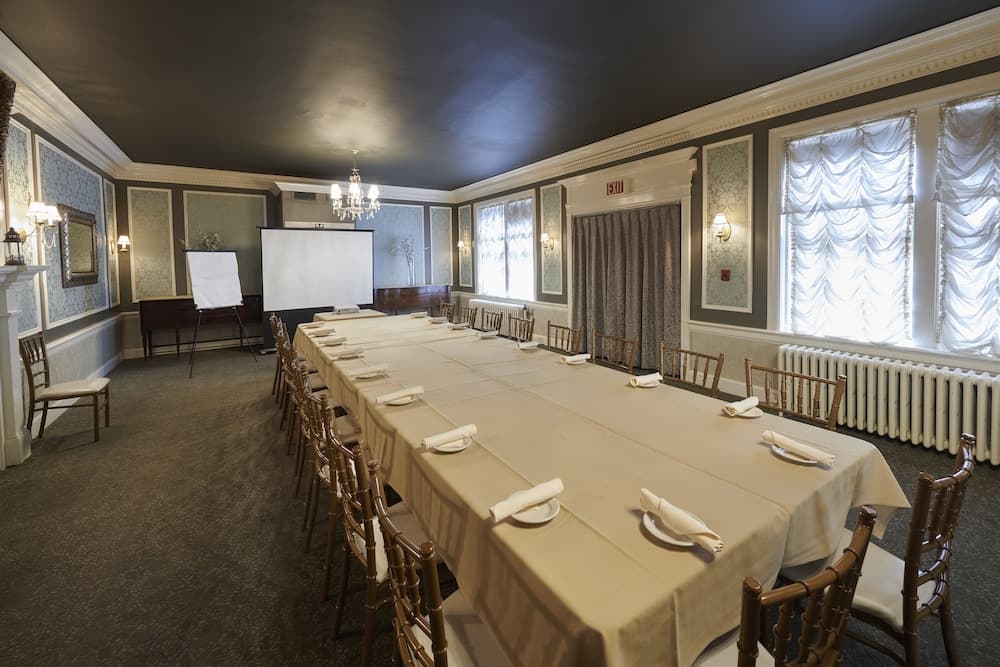 Lititz Springs Inn interior in Lititz, PA — gallery photo 2