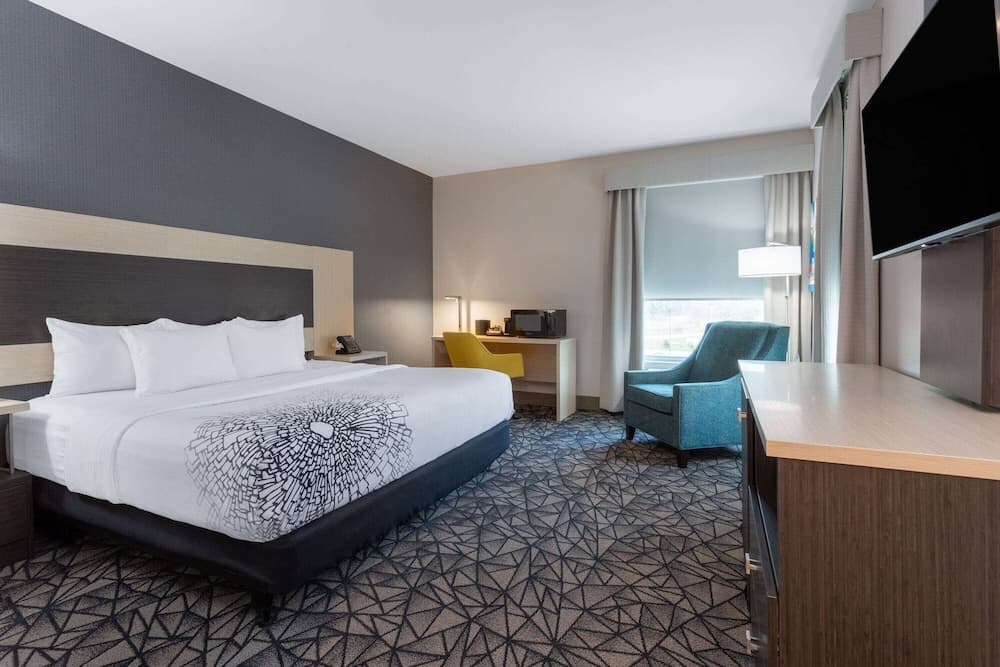 La Quinta Inn & Suites by Wyndham Shorewood gallery photo in Joliet, IL — image 7
