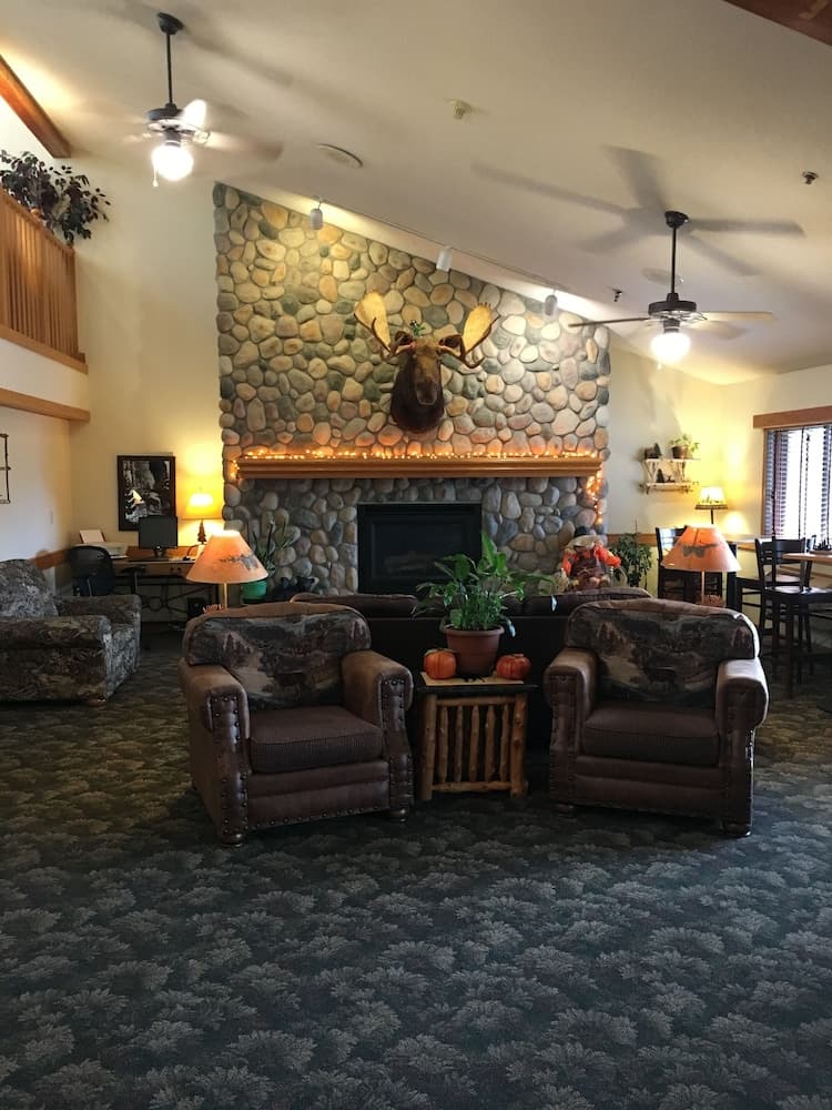 Moose Lake Lodge & Suites property views in Moose Lake, MN — gallery photo 3