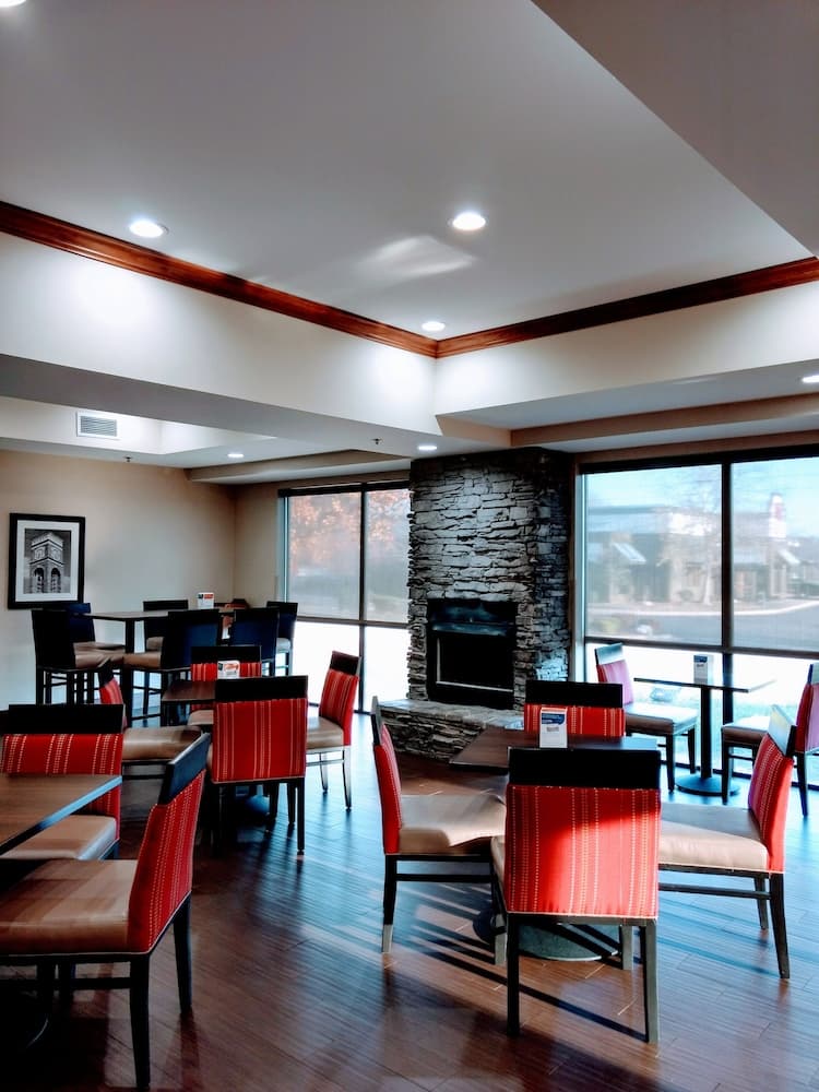 Comfort Suites Johnson City near University gallery photo in Johnson City, TN — image 35