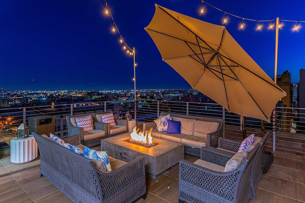 Stylish XL 2br/2ba At HWH by Oneluxstay featured exterior or lobby in Los Angeles, CA — similar hotel