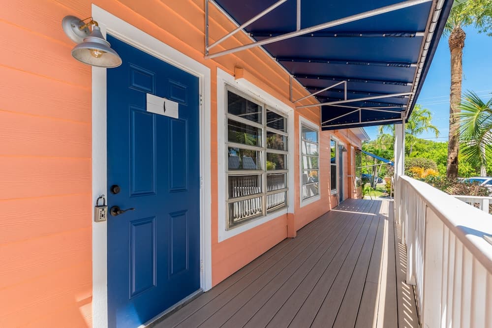 The Breezy Inn interior in Jensen Beach, FL — gallery photo 2