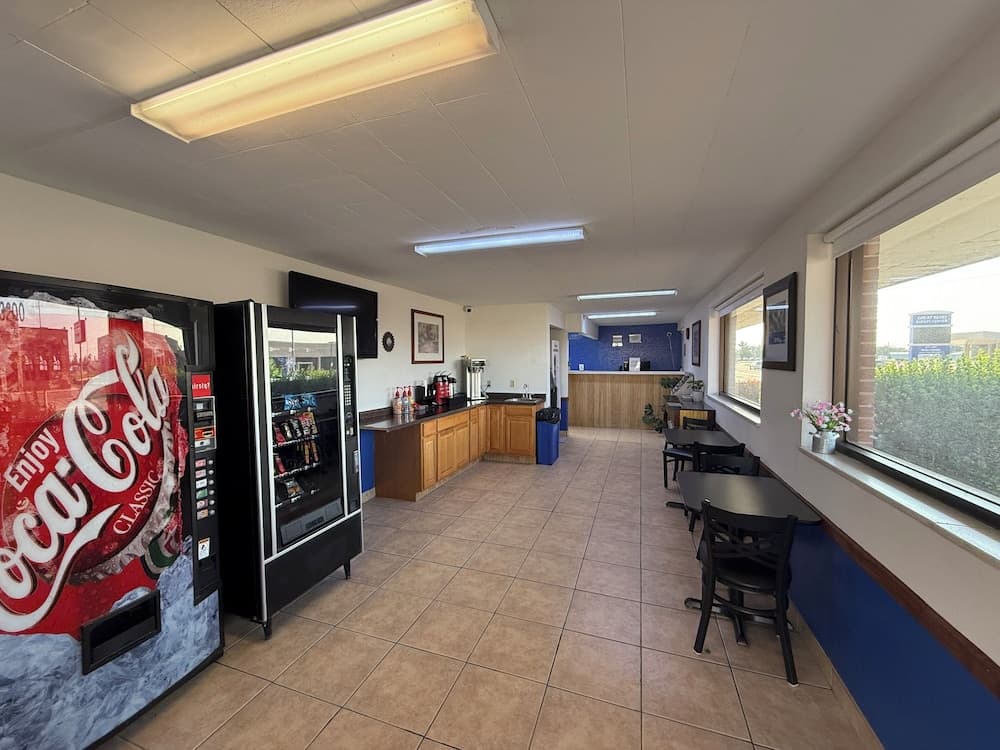 Frontier Inn property views in Great Bend, KS — gallery photo 3