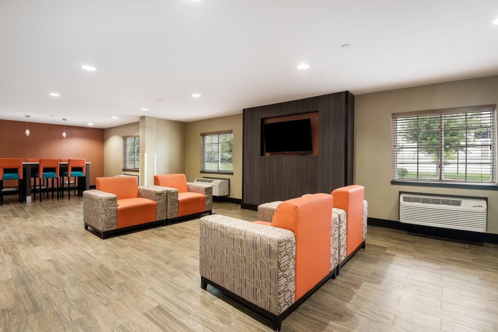Studio 6 Lenexa, KS - Overland Park interior in Lenexa, KS — gallery photo 2