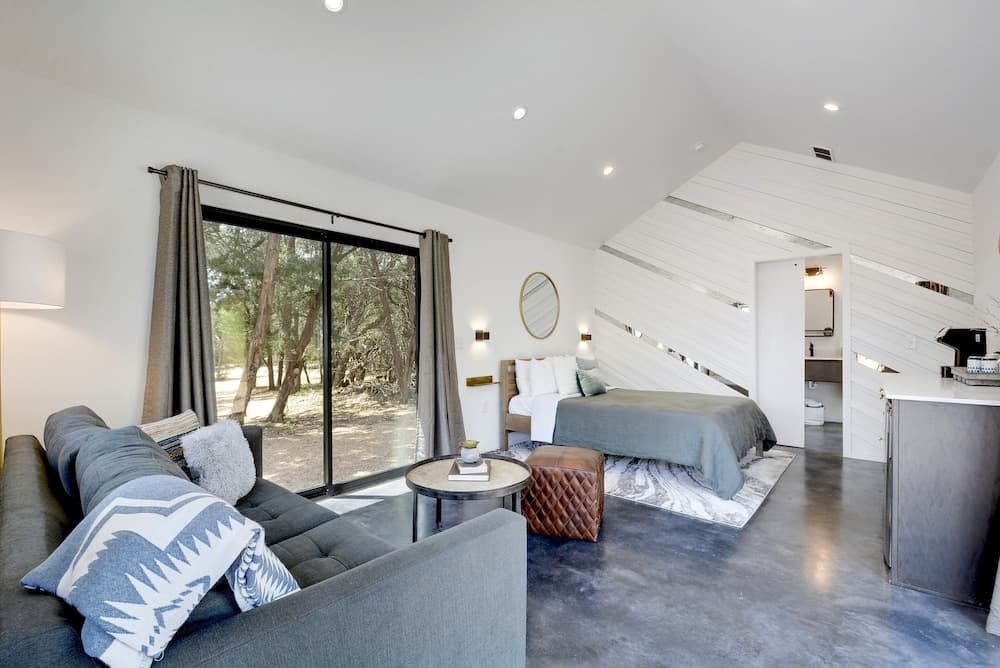 Lucky Arrow Retreat - Dripping Springs gallery photo in Dripping Springs, TX — image 41