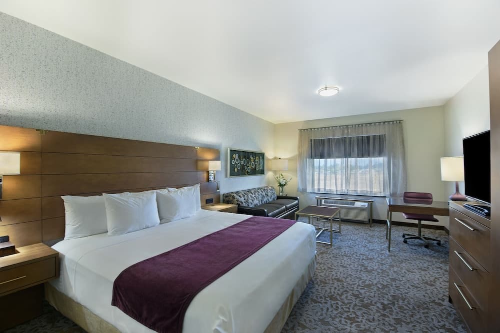 Oxford Suites Sonoma County gallery photo in Rohnert Park, CA — image 15