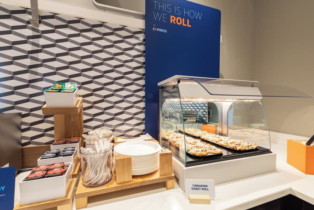 Holiday Inn Express And Suites Elgin Chicago Northwest by IHG gallery photo in Elgin, IL — image 15