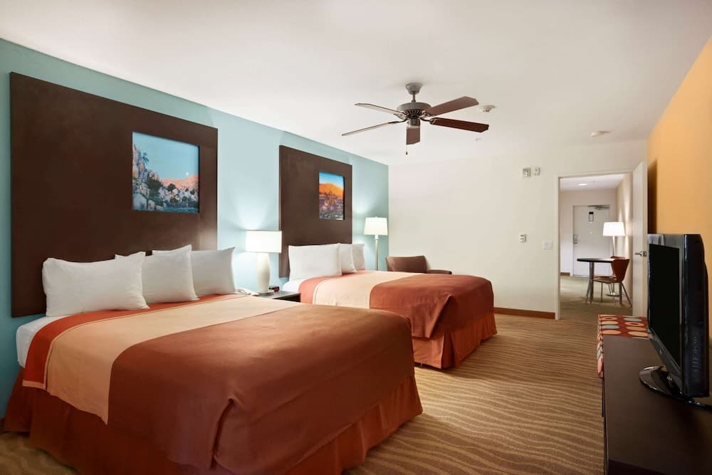 Super 8 by Wyndham Indio gallery photo in Indio, CA — image 4