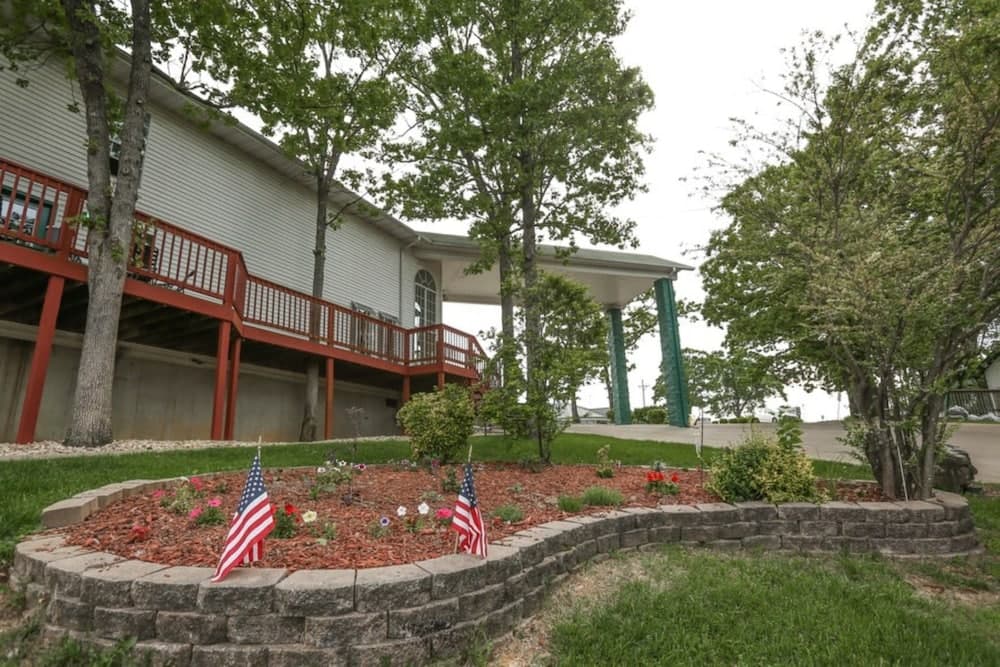 Presley's Penthouse 2BR Branson Resort Condo featured exterior or lobby in Branson, MO — similar hotel