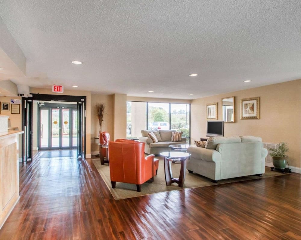 Quality Inn & Suites Ridgeland interior in Ridgeland, SC — gallery photo 2