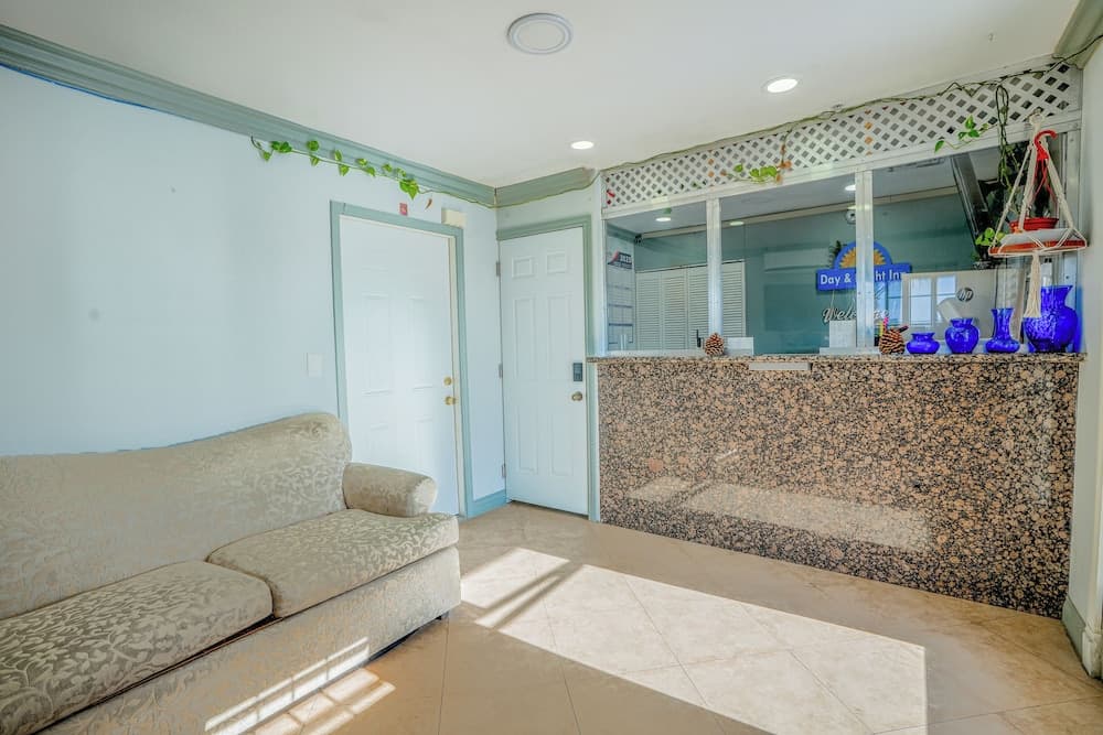 Day&Night Inn gallery photo in Hesperia, CA — image 4